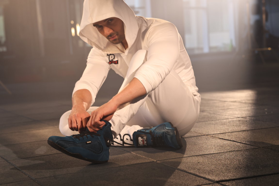 Why Running Shoes Are Ruining Your Lifts – DAPP Official Blog